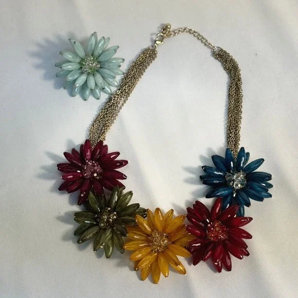 Floral statement‎ necklace and stretch band ring 16" adjustable gold toned chain - Picture 5 of 5